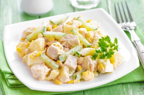 สลัดฤดูร้อน - อาหารจานเบาและแปลกตาในเมนูอาหารเมดิเตอร์เรเนียน
